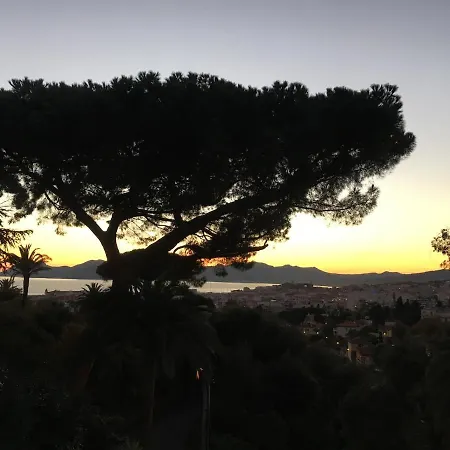 Villa Sur Les Hauteurs De Maison Vue Sur La Baie *
