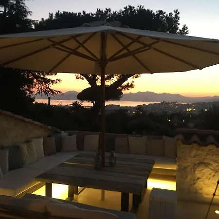 Villa Sur Les Hauteurs De Maison Vue Sur La Baie *