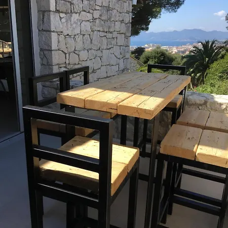 Sur Les Hauteurs De Maison Vue Sur La Baie Villa Cannes