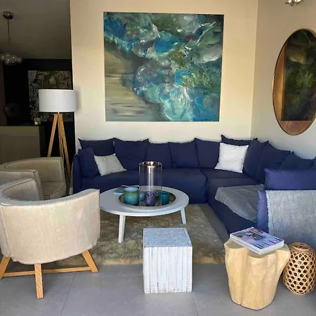 Sur Les Hauteurs De Maison Vue Sur La Baie Cannes